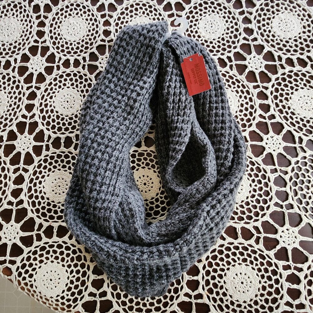 Mossimo winter scarf NWT.